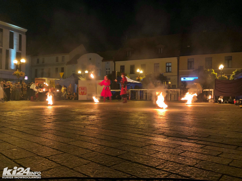 Fireshow na inowrocławskim Rynku