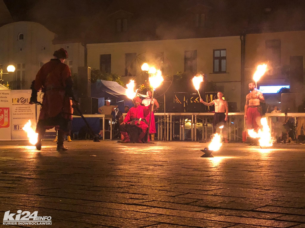 Fireshow na inowrocławskim Rynku