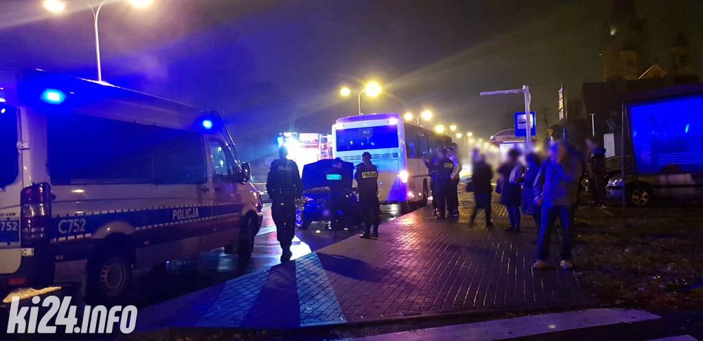 Osobówka wjechała w autobus