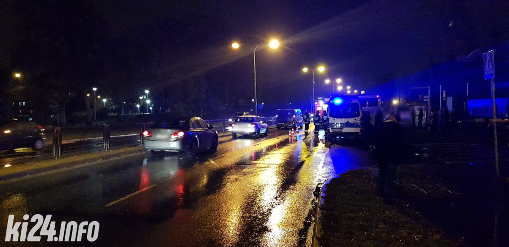 Osobówka wjechała w autobus