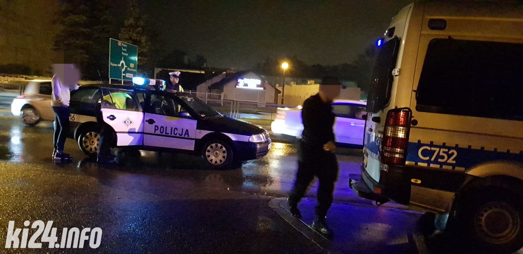 Osobówka wjechała w autobus