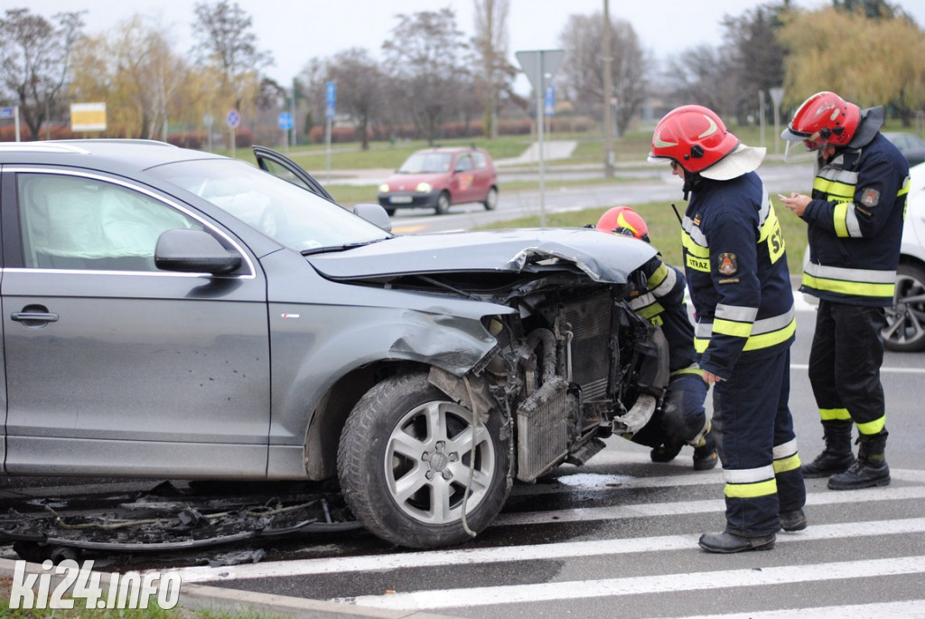 Audi zderzyło się z fordem