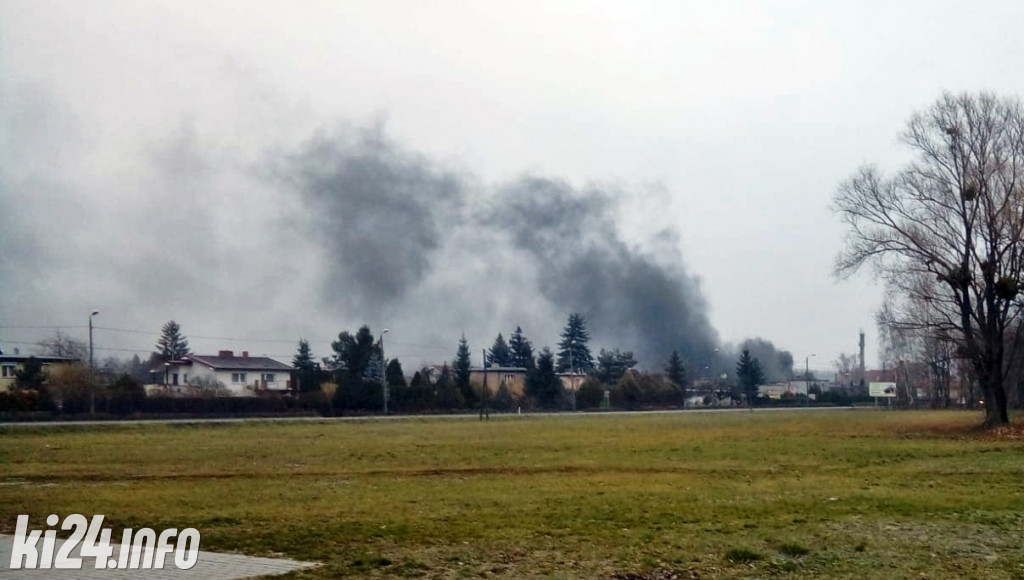 Kłęby dymu nad Pakością