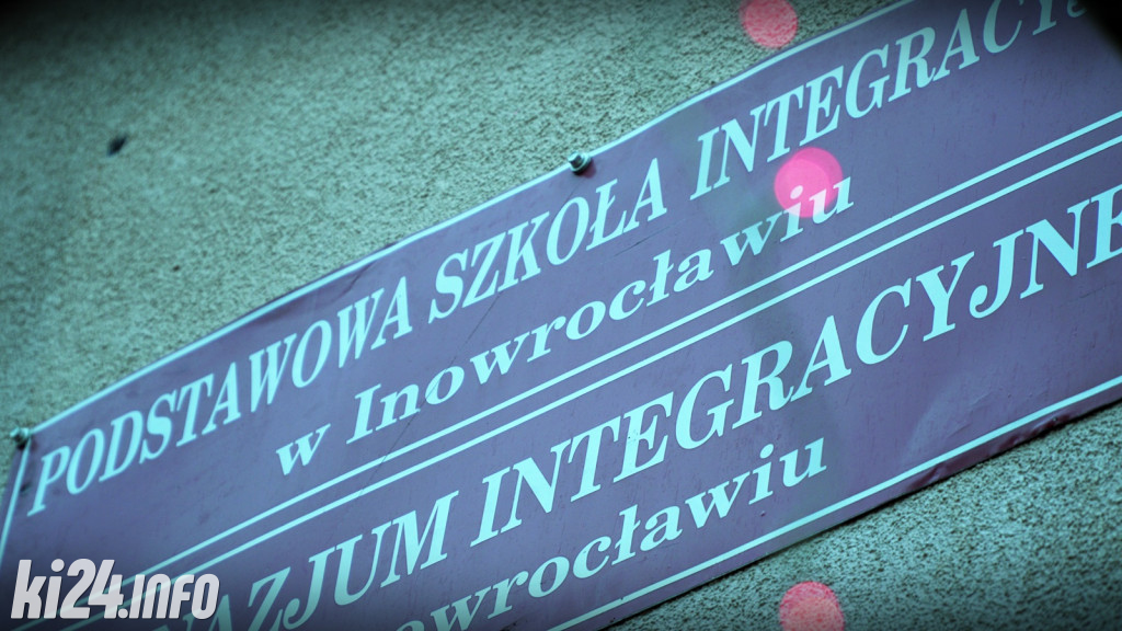 Mikołajkowe śpiewanie w szkole integracyjnej