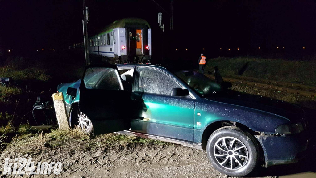 Audi zderzyło się z pociągiem