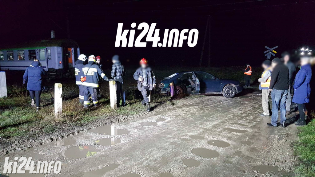 Audi zderzyło się z pociągiem