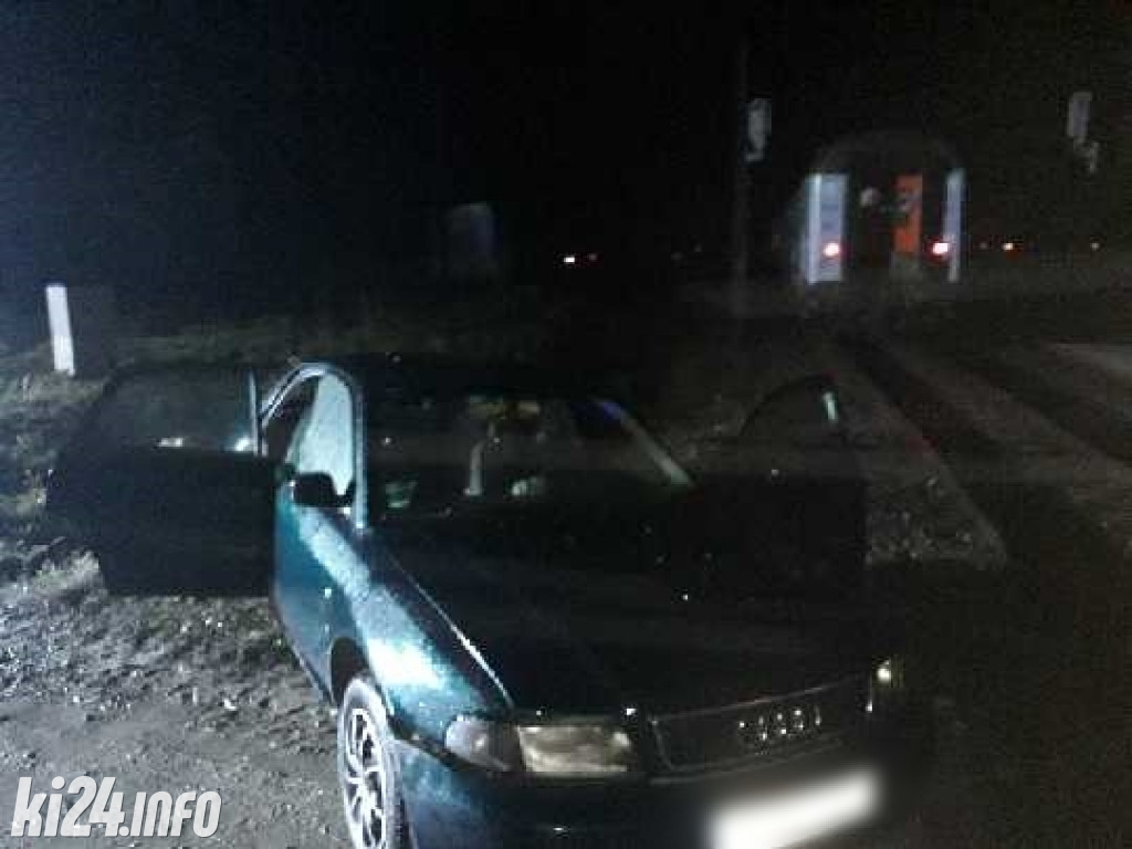 Audi zderzyło się z pociągiem