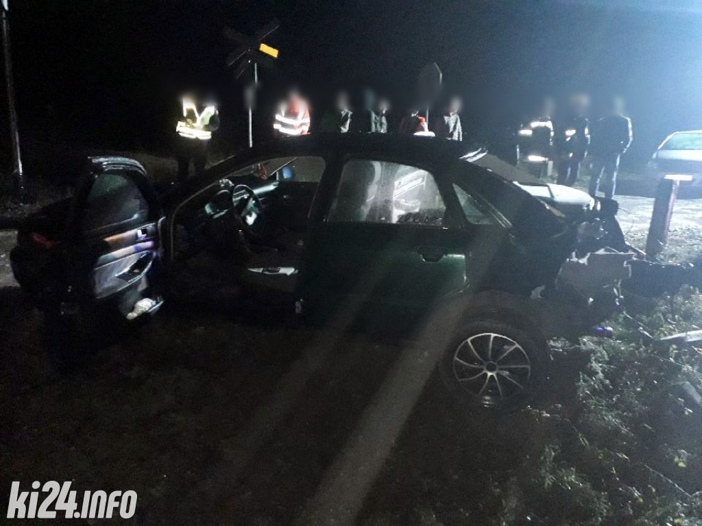 Audi zderzyło się z pociągiem