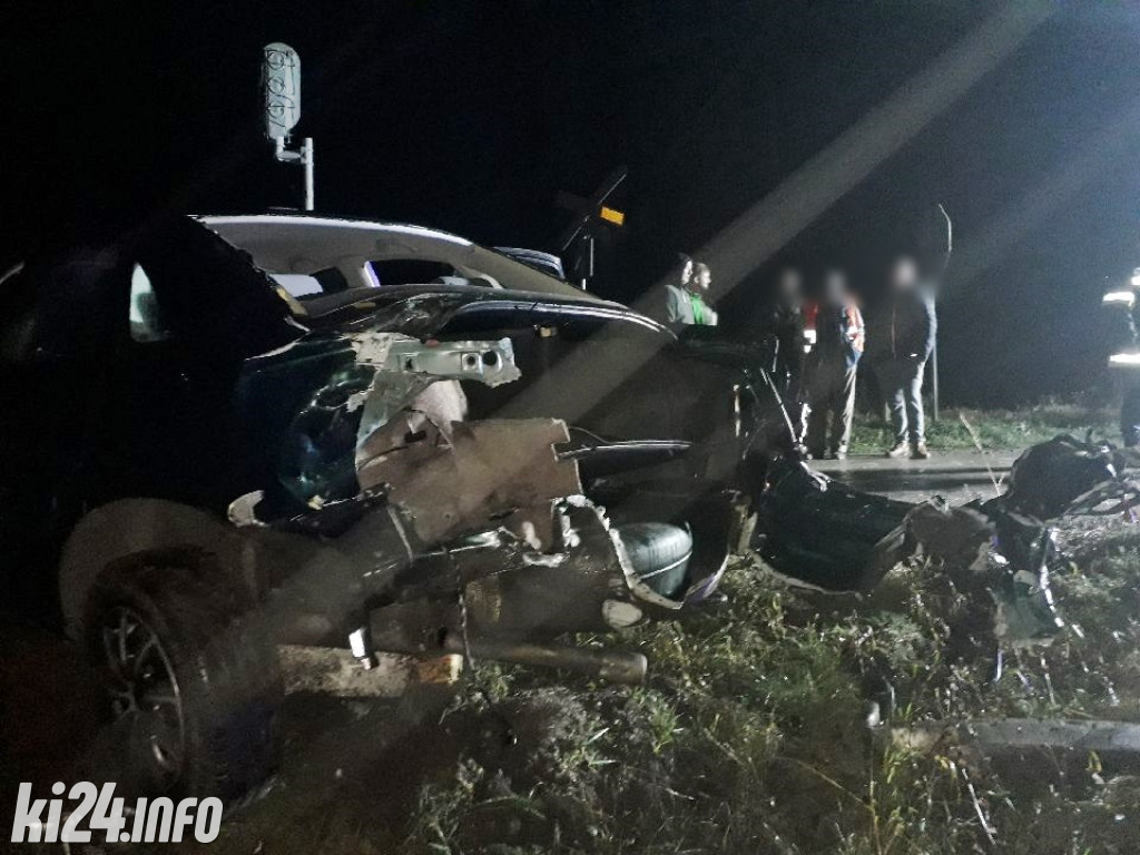 Audi zderzyło się z pociągiem