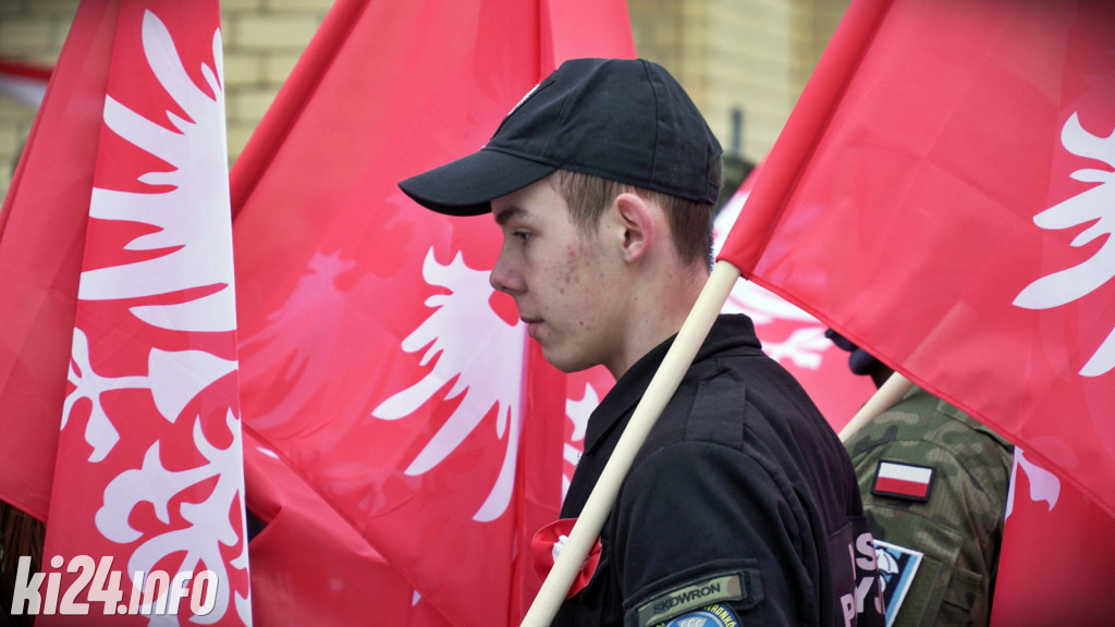 Odsłonięcie tablicy na dworcu PKP