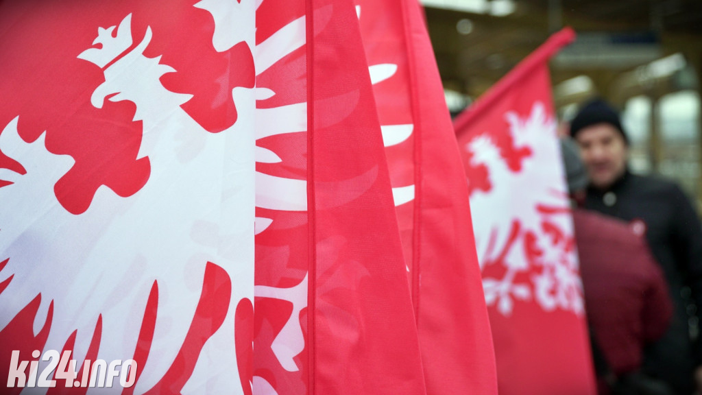 Odsłonięcie tablicy na dworcu PKP