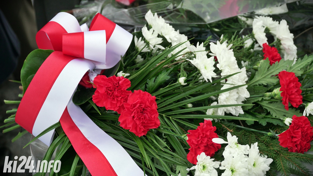 Odsłonięcie tablicy na dworcu PKP