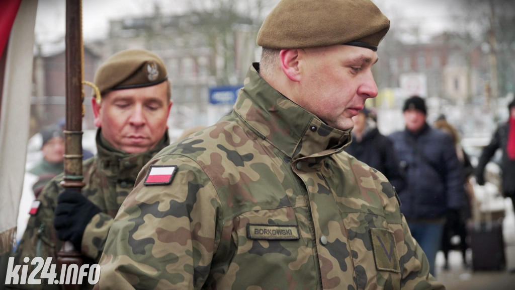 Odsłonięcie tablicy na dworcu PKP
