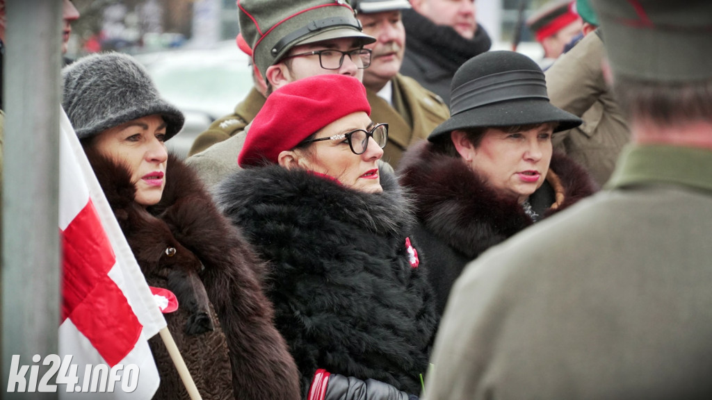 Odsłonięcie tablicy na dworcu PKP