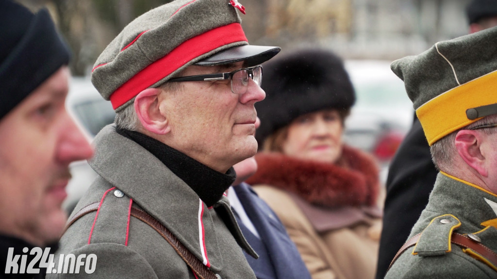 Odsłonięcie tablicy na dworcu PKP