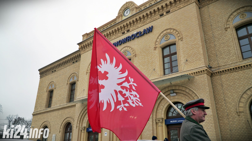 Odsłonięcie tablicy na dworcu PKP