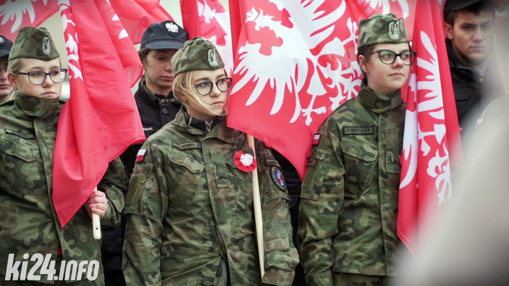 Odsłonięcie tablicy na dworcu PKP