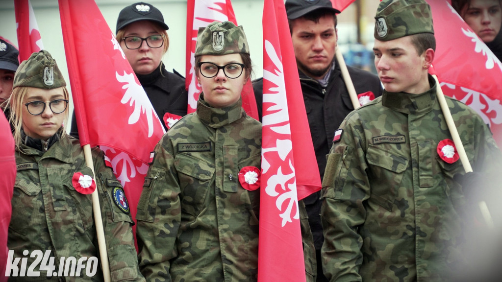 Odsłonięcie tablicy na dworcu PKP