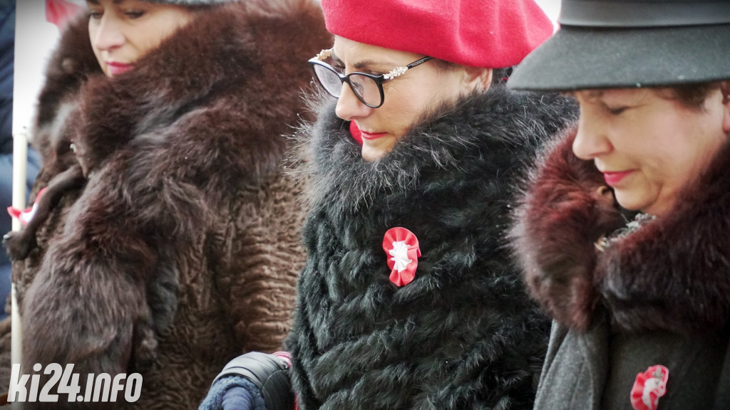Odsłonięcie tablicy na dworcu PKP
