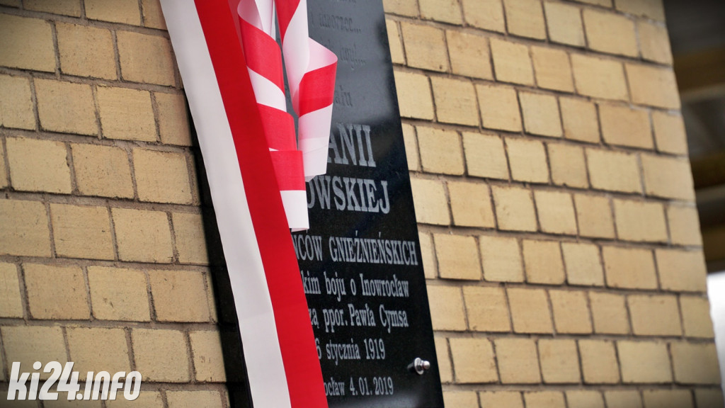 Odsłonięcie tablicy na dworcu PKP
