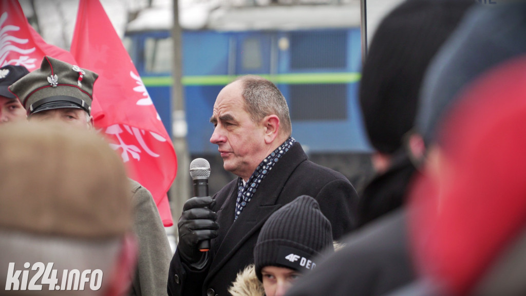 Odsłonięcie tablicy na dworcu PKP