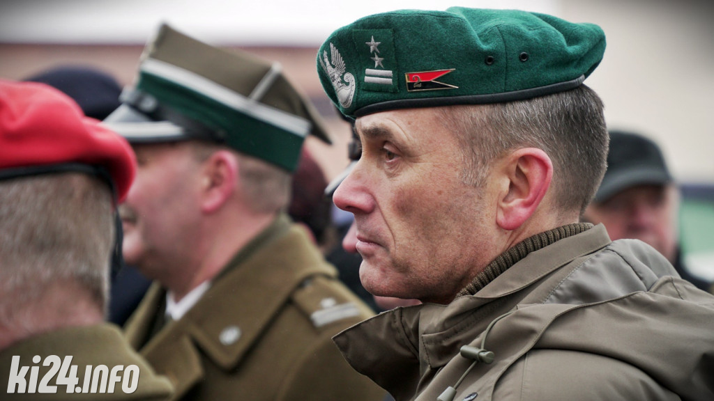 Odsłonięcie tablicy na dworcu PKP