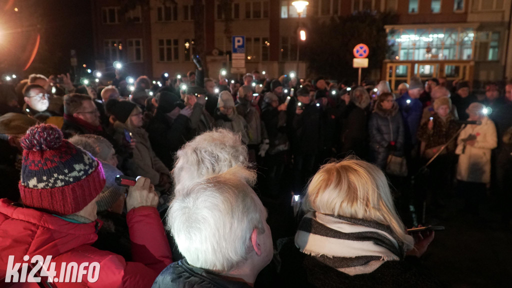 Wiec pamięci Pawła Adamowicza