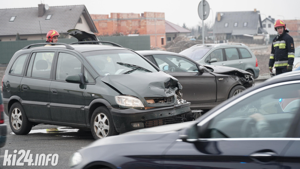 Kraksa na skrzyżowaniu Orłowskiej i Pileckiego