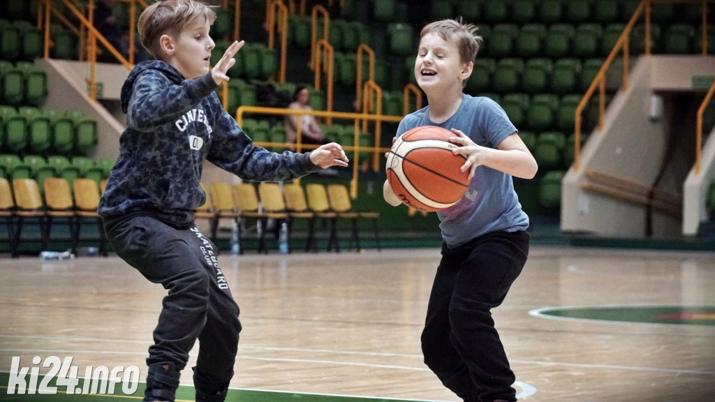 Domino wygrywa z Ogniwem Polbit Szczecin