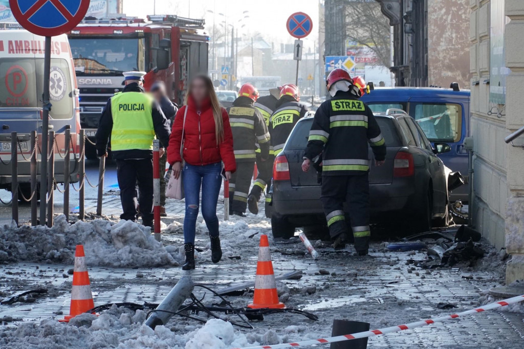 Zderzenie dwóch aut i potrącenie