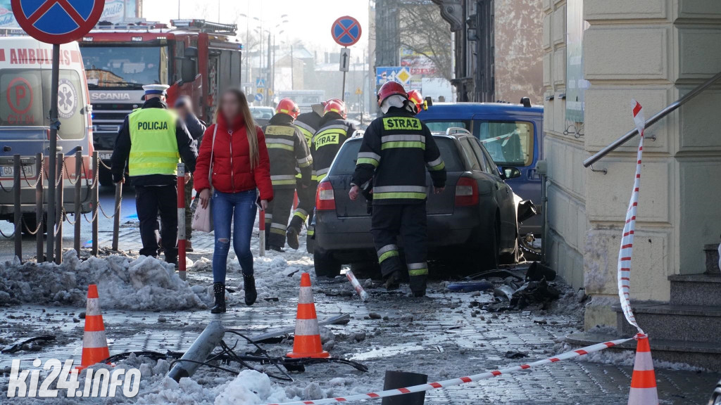 Zderzenie dwóch aut i potrącenie