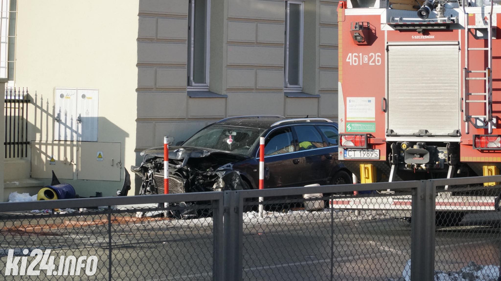 Zderzenie dwóch aut i potrącenie