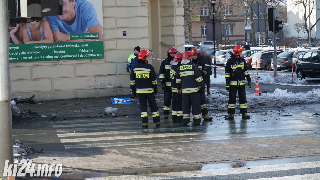 Zderzenie dwóch aut i potrącenie
