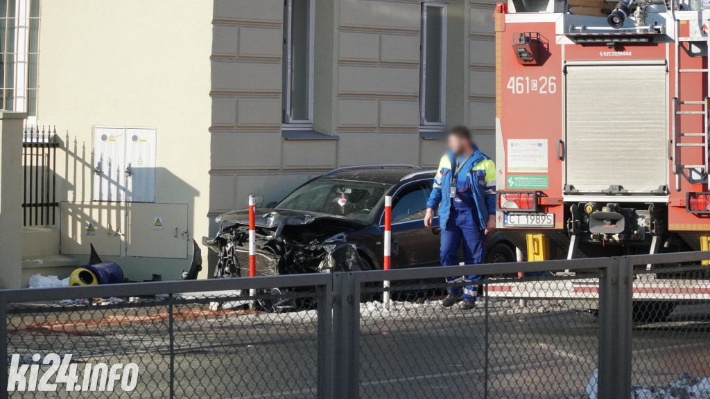 Zderzenie dwóch aut i potrącenie