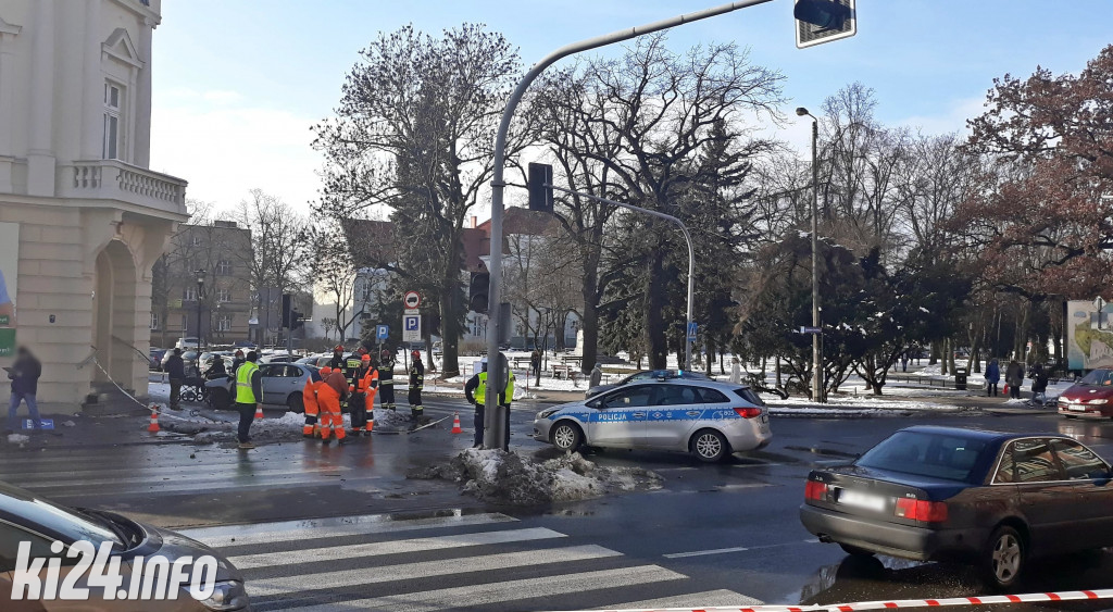 Zderzenie dwóch aut i potrącenie