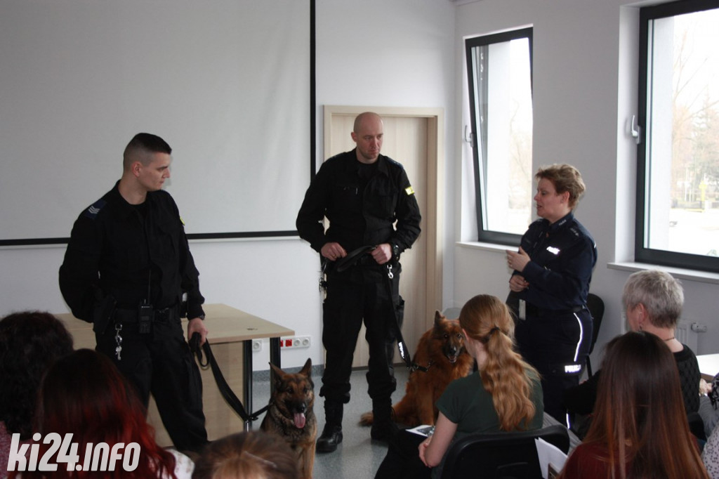 Dzień Kobiet w komendzie policji