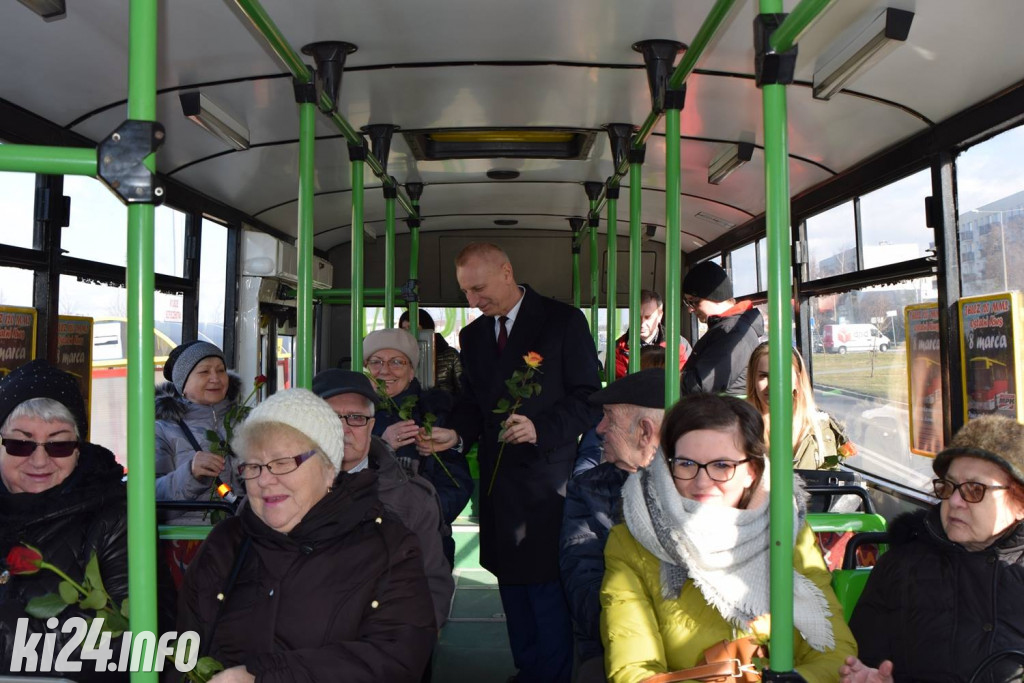 W Dzień Kobiet Jelcze odjeżdżają na emeryturę