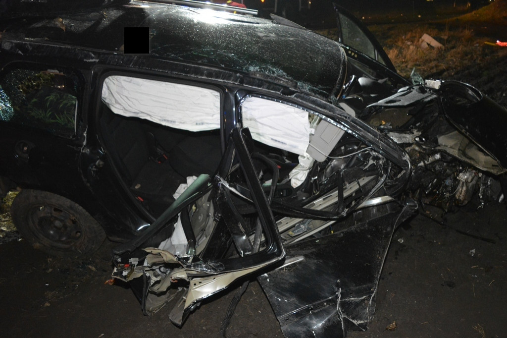 Peugeotem uderzył w wiadukt