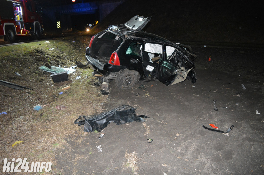Peugeotem uderzył w wiadukt