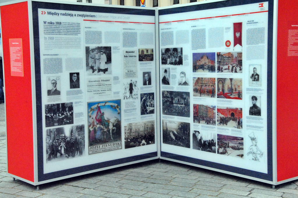 Niepodległościowa wystawa na inowrocławskim Rynku