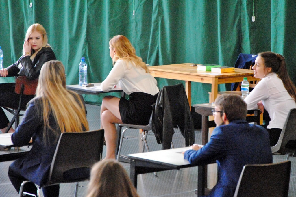 Maturzyści rozpoczęli egzaminy. Dziś język polski