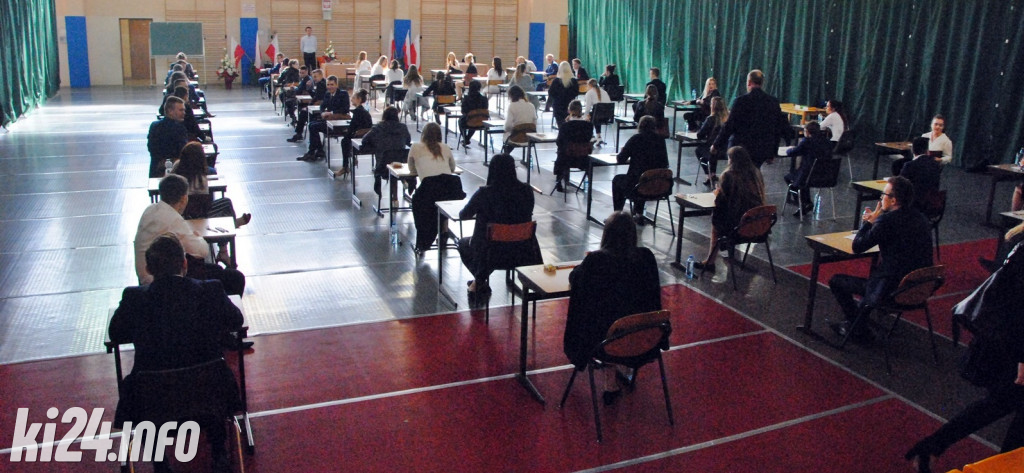 Maturzyści rozpoczęli egzaminy. Dziś język polski