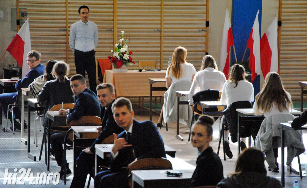 Maturzyści rozpoczęli egzaminy. Dziś język polski