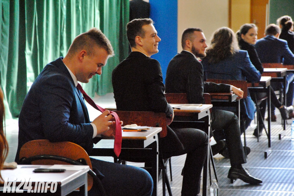 Maturzyści rozpoczęli egzaminy. Dziś język polski