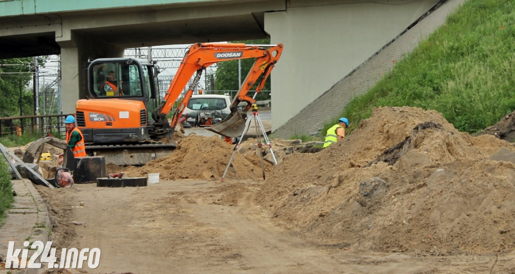 Przebudowują plac przed dworcem kolejowym. Zobaczcie, jak to wszystko wygląda
