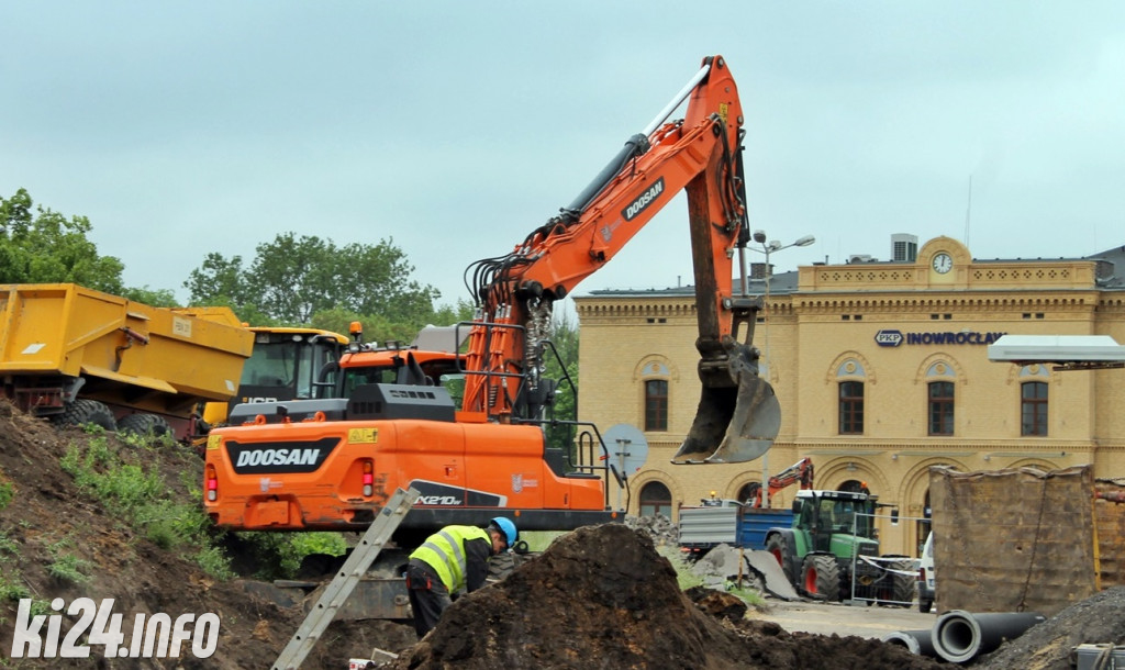 Przebudowują plac przed dworcem kolejowym. Zobaczcie, jak to wszystko wygląda