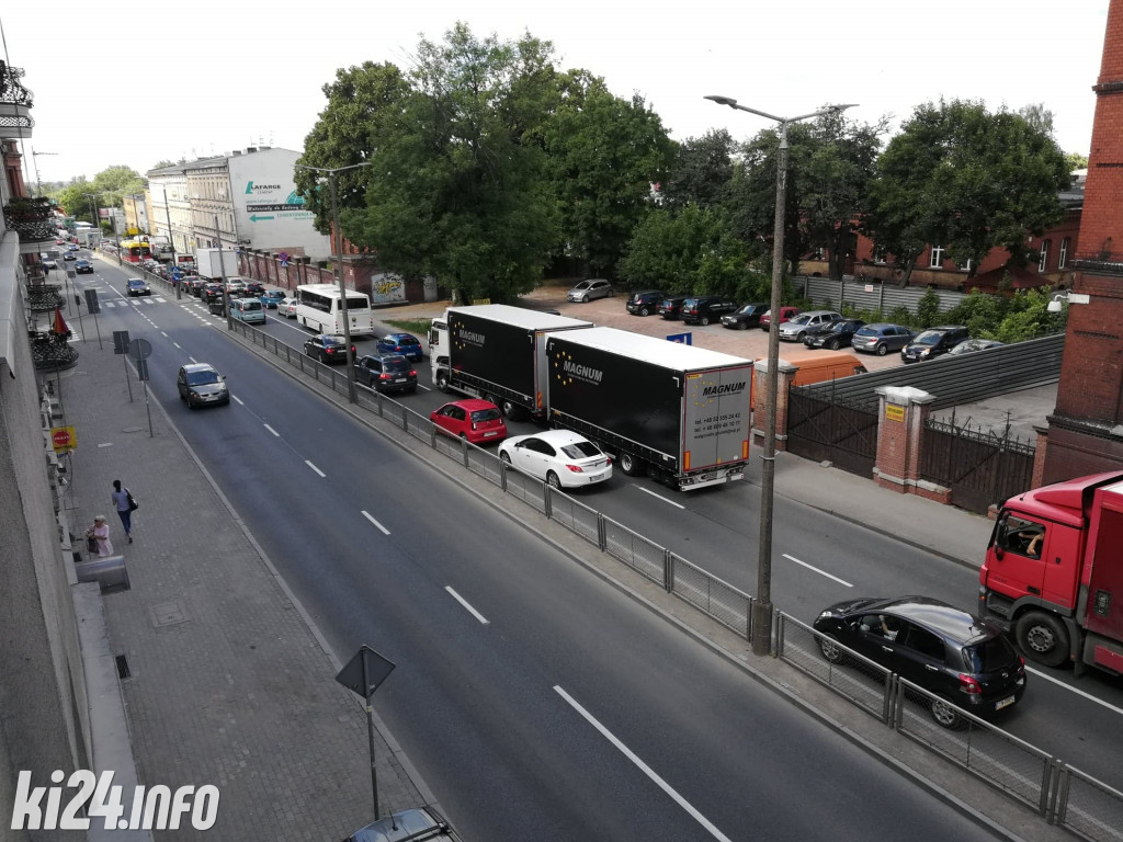 Wielki korek na Dworcowej