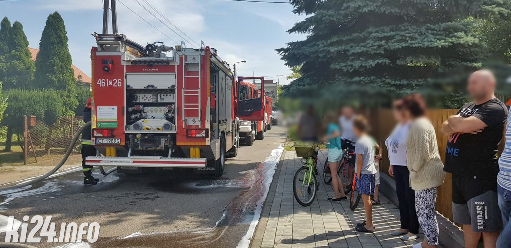W garażu w ogniu stanął mercedes