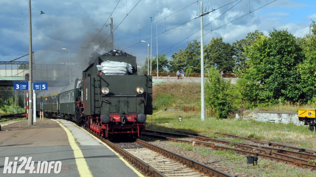 Zabytkowy pociąg Kujawy przyjechał do Inowrocławia