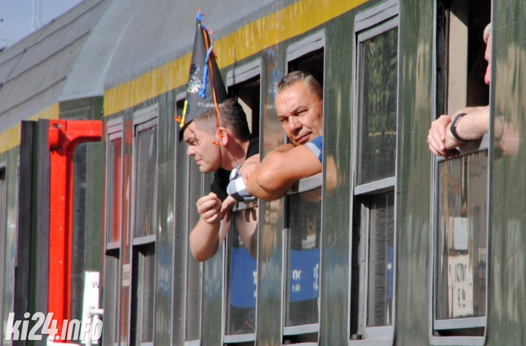 Zabytkowy pociąg Kujawy przyjechał do Inowrocławia